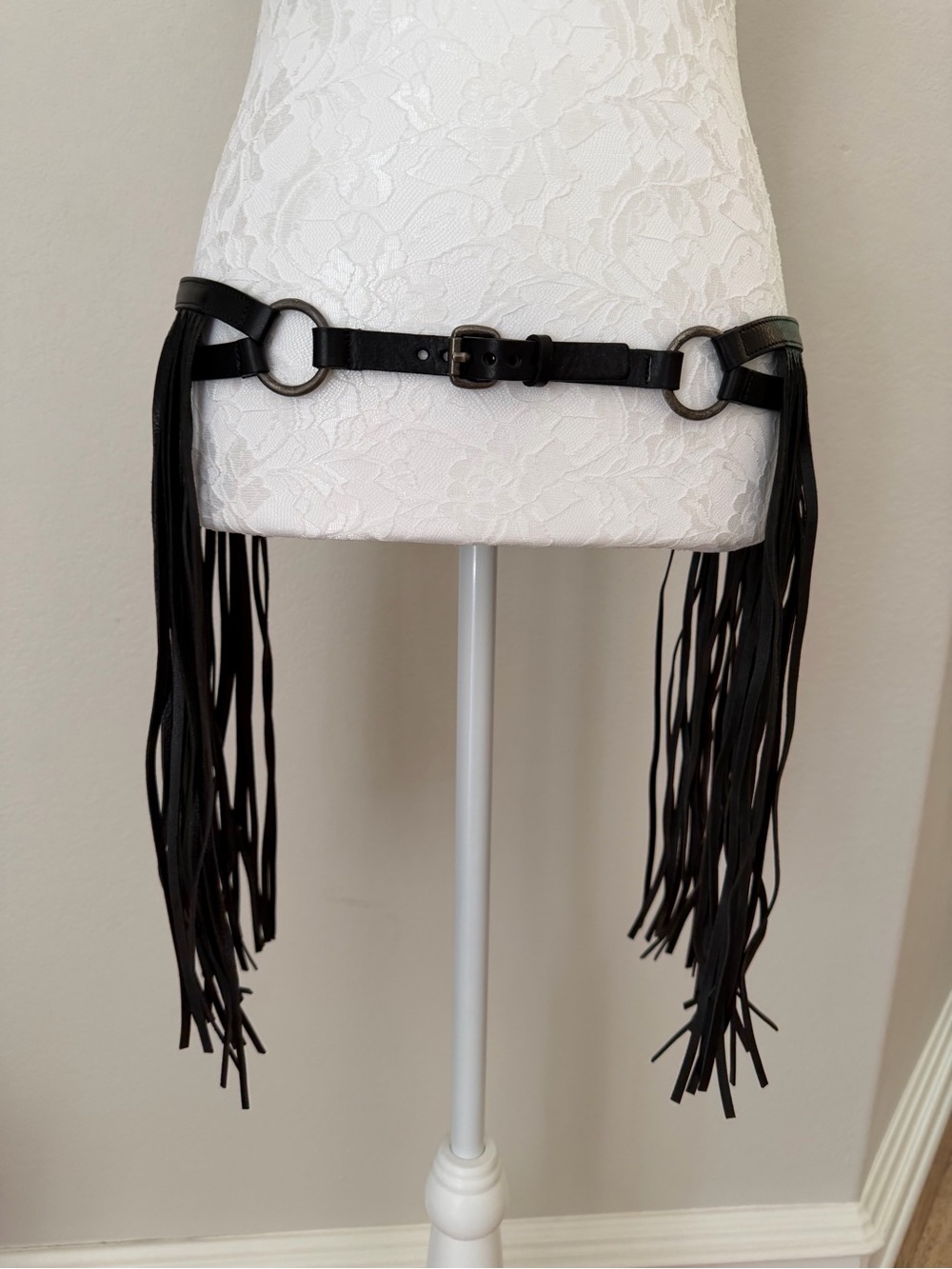 Stunning genuine RONALD PINEAU black leather belt with fringe  France M